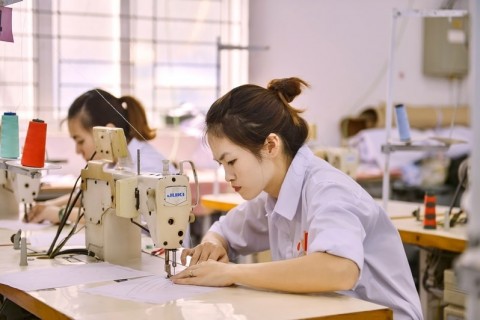 TUYỂN 10 NỮ ĐƠN HÀNG MAY GHẾ Ô TÔ (TIẾN CỬ)